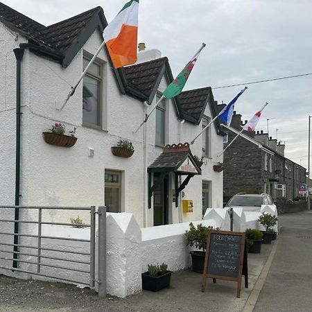 Holland Hotel Llanfachraeth Exterior photo