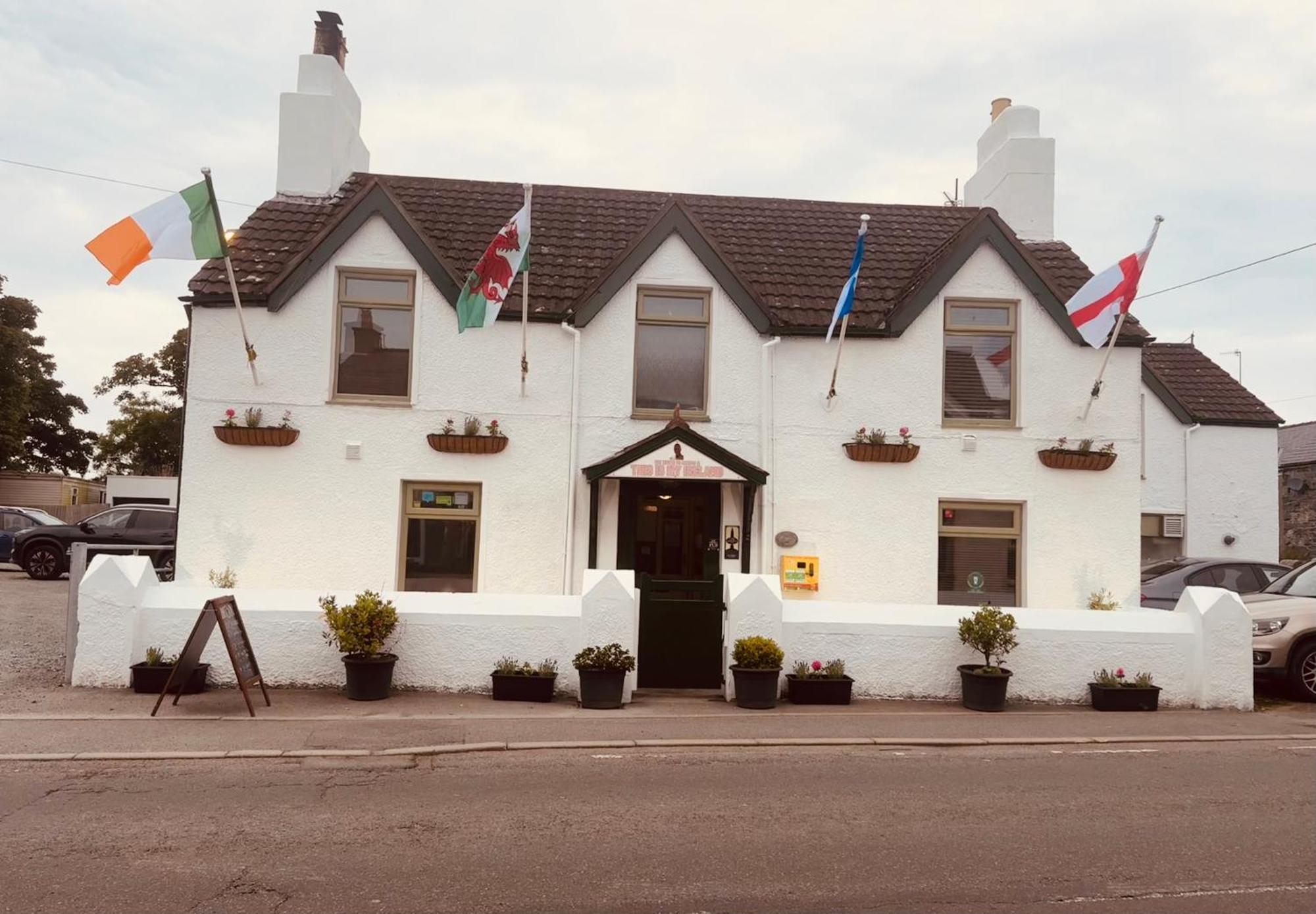 Holland Hotel Llanfachraeth Exterior photo